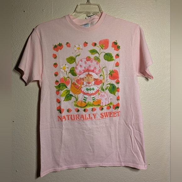 Strawberry shortcake Pink Graphic T-Shirt - Naturally Sweet nwt size medium - Picture 2 of 11